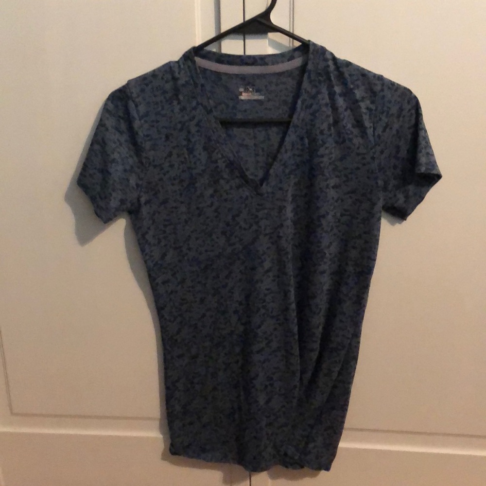 UA vneck tshirt